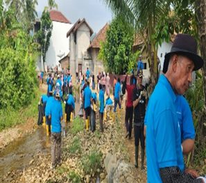 PT Krakatau Steel Group Bersama PJT II dan Warga Gelar Aksi Bersih Sungai Cikoneng demi Kelestarian DAS Cidanau