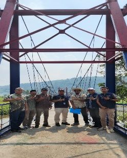 PT Krakatau Steel Group Lakukan Monitoring Perbaikan Jembatan Jalan Poros Desa di Cikolelet