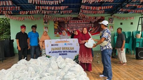Wujud Kepedulian Sosial, PT Krakatau Steel Group Salurkan 500 Paket Sembako untuk Warga Kebonsari