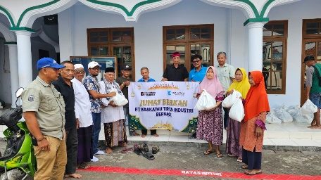 Wujud Kepedulian Sosial, PT Krakatau Steel Group Salurkan 500 Paket Sembako untuk Warga Kebonsari