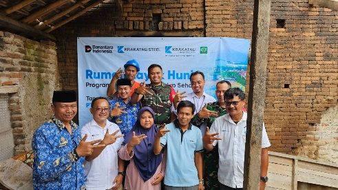 Transformasi Hunian Warga: PT Krakatau Steel Group Rampungkan Program Renovasi RUTILAHU di Taman Baru