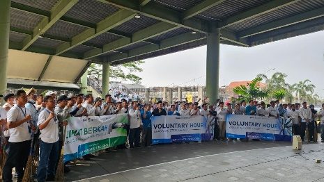 Semangat HUT Ke-56, Karyawan Krakatau Steel Group Gelar Aksi Sosial Voluntary Hours di Masjid Agung Cilegon